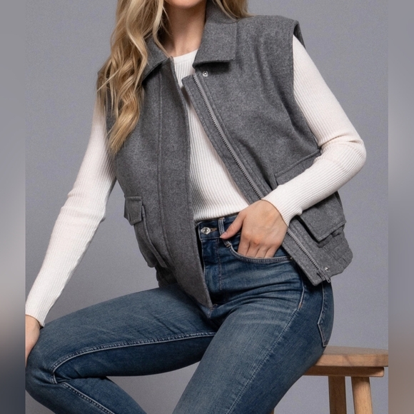 #820 🛑39 S,M,L Notched Collar Zip Up Vest - Picture 1 of 14